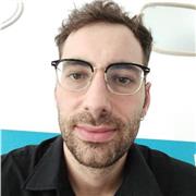 Insegnante di pittura. Disponibile per lezioni individuali o di gruppo. Laureato in pittura all'Accademia di Urbino